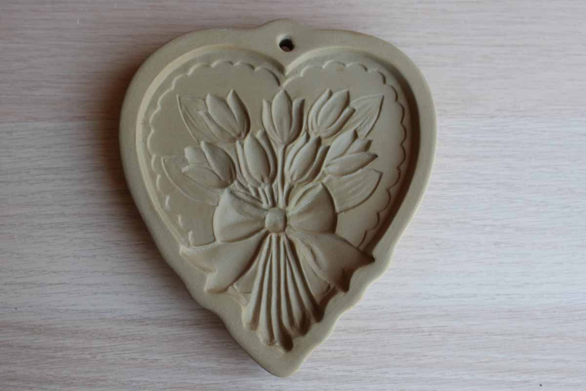 Brown Bag Cookie Art (New Hampshire, USA) 1989 Ceramic Floral Heart Co –  The Standing Rabbit