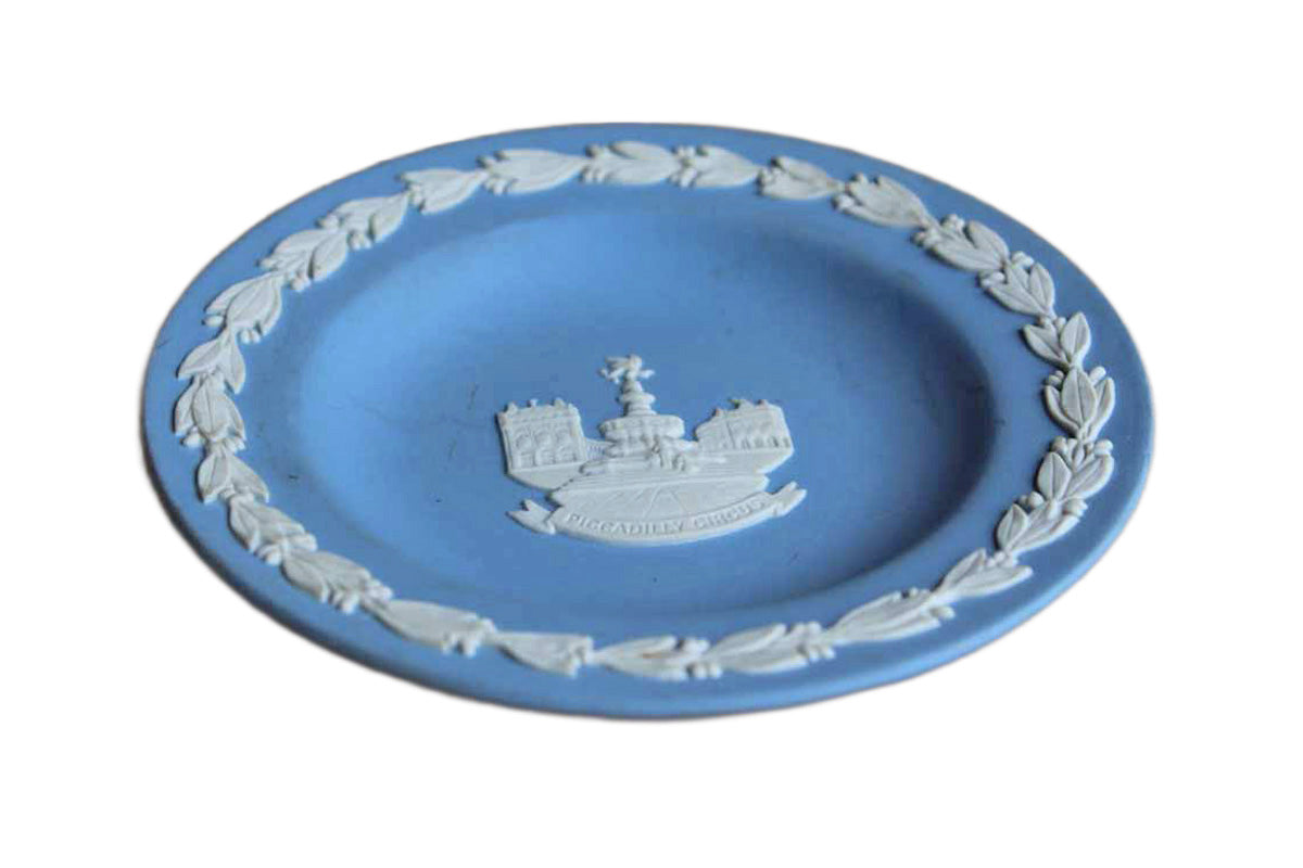 Wedgwood blue outlet plate