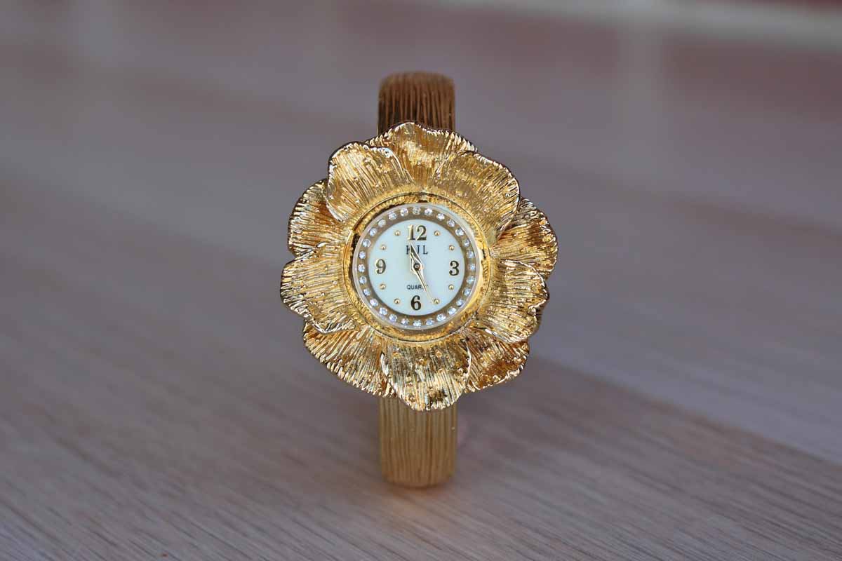 Kenneth Jay Lane New York USA Gold Tone Flower Shaped Quartz Movement Watch