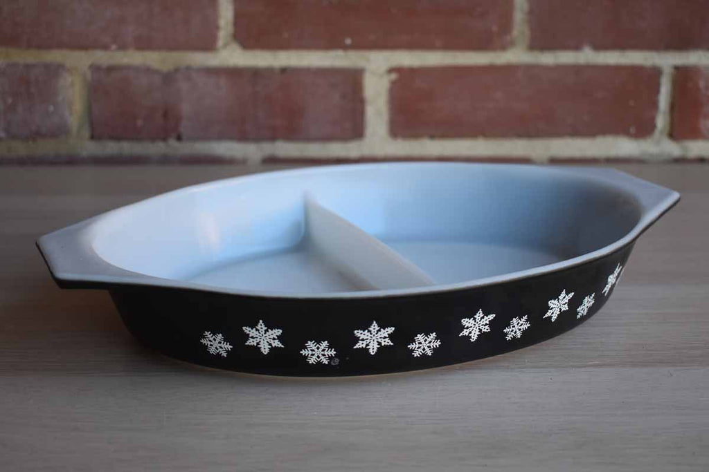 Inc. (New USA) Pyrex Charcoal Snowflake Divided – The Standing Rabbit